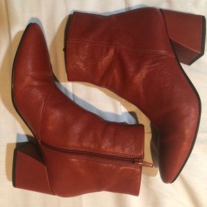 39 red vagabond booties 8.5